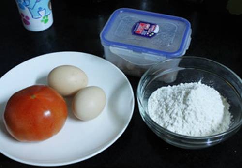 Cách làm Bột mì cuộn trứng tôm ngon.