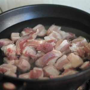 Cách làm Thịt ba rọi kho khoai sọ ngon.