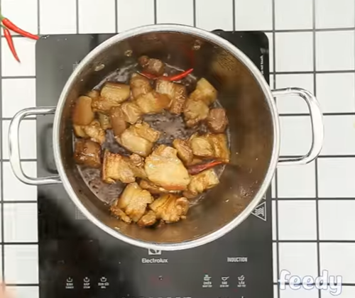 Cách làm Thịt kho kiểu Thái ngon.