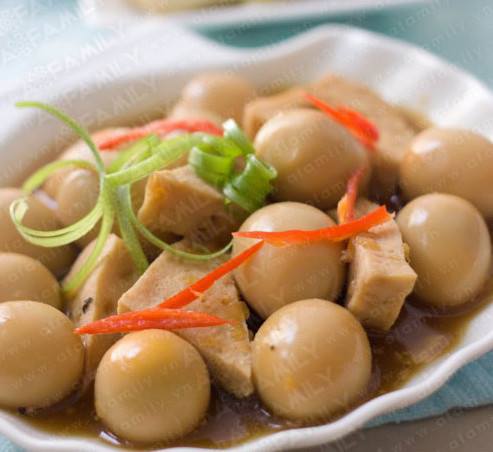 Cách làm Trứng cút kho giò lụa ngon.