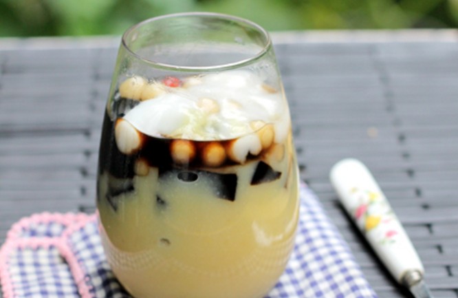 Hướng dẫn cách làm Chè đậu xanh trân châu sương sáo ngon. Hướng dẫn cách làm Chè đậu xanh trân châu sương sáo ngon.