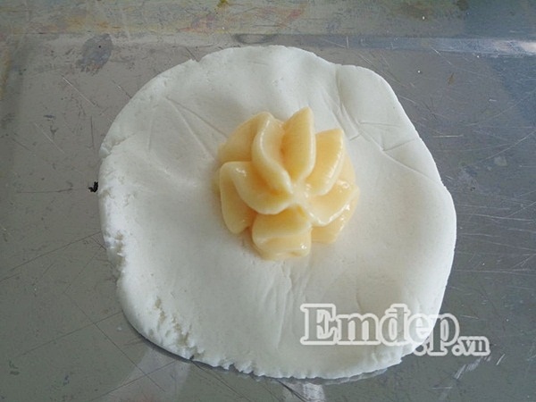 Hướng dẫn làm Bánh nếp nhân custard ngon.