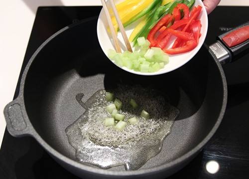 Hướng dẫn làm Mì  sốt nấm ngon.