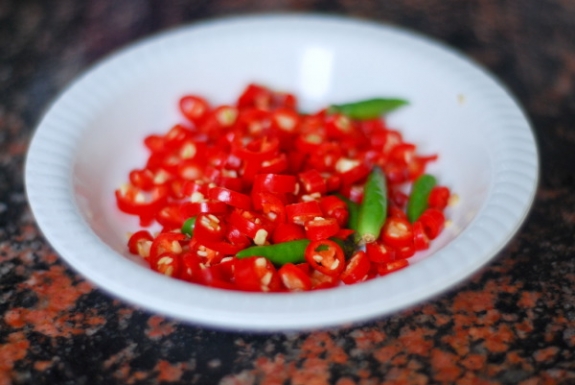 Hướng dẫn làm Mực chiên xào sả ngon.