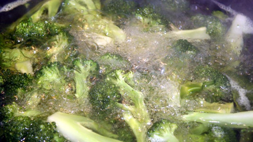 Hướng dẫn làm Thịt cá bằng salad súp lơ xanh ngon.